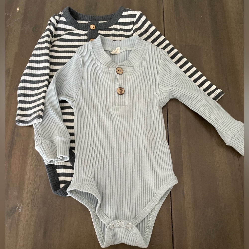 Long sleeve baby onesies